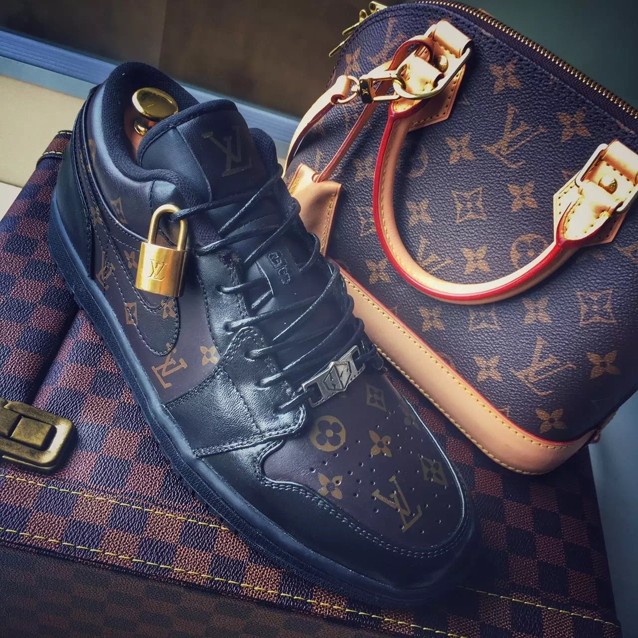 都说了没有Supreme×Yeezy这回事,你们为什么还要买