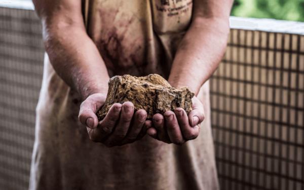 头号陶贩:从地摊卖烟灰缸到台湾80%的茶人茶馆都用他做的茶器