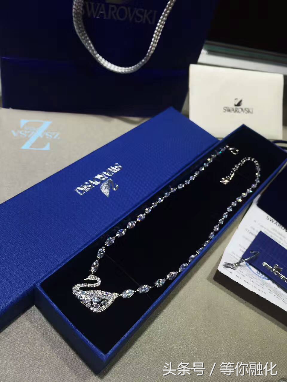 施华洛世奇跳动的心的秘密 (维多利亚的秘密施华洛世奇服装)