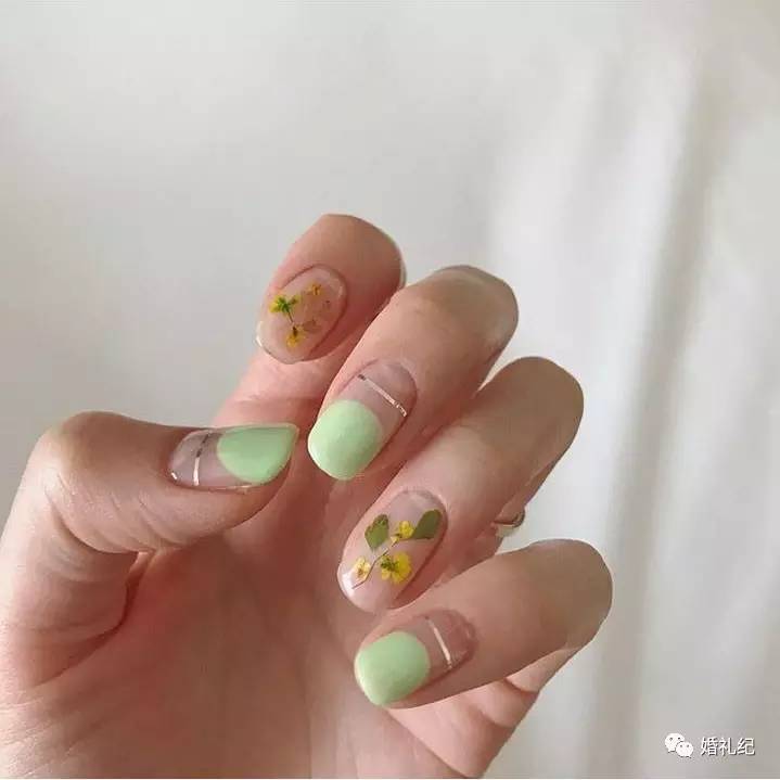 新娘美甲裸色系短甲,最近新娘美甲火爆款