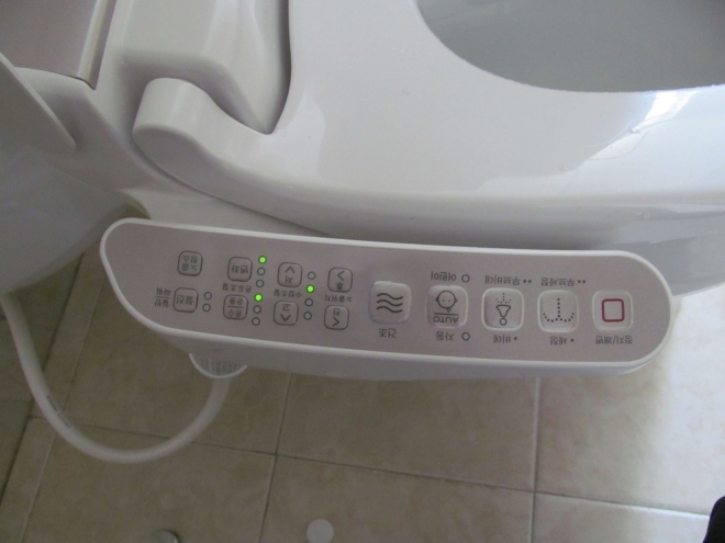 装修公司给安装智能马桶怎么样,家庭要不要安装智能马桶盖