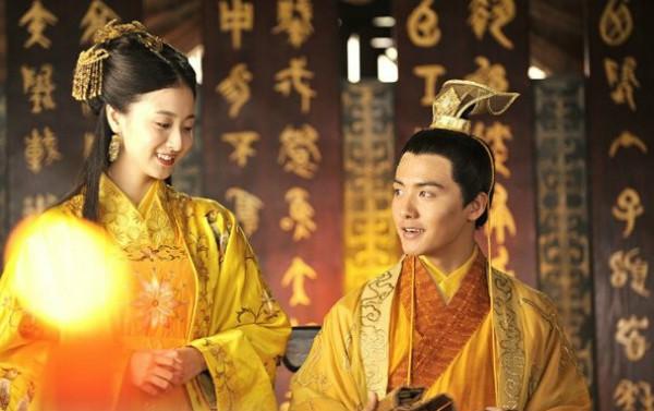 他贵为皇帝，却被骂白痴，危难中的一句话，让其他皇帝汗颜！