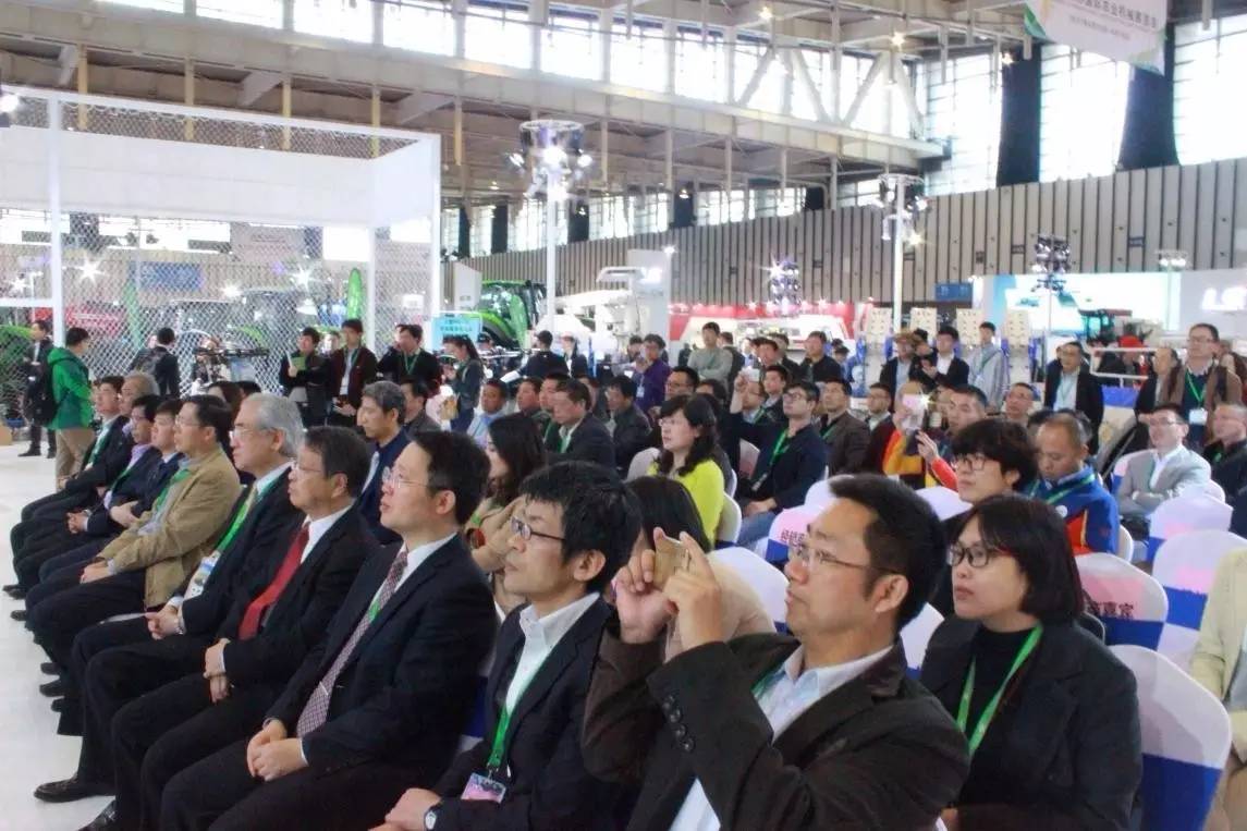 东风井关翼农ENC888全喂入收割机耀目上市