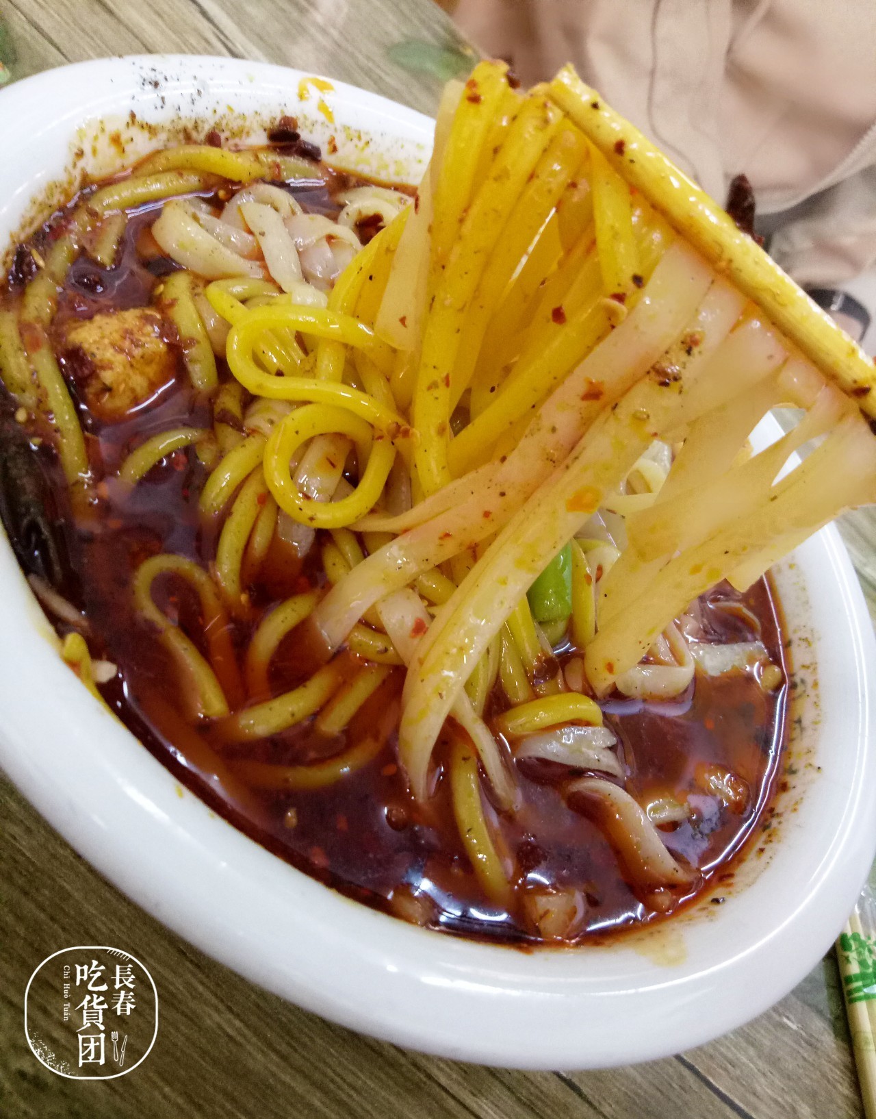 美女编辑拼死吃遍全城麻辣烫,终于选出6家最好吃的!