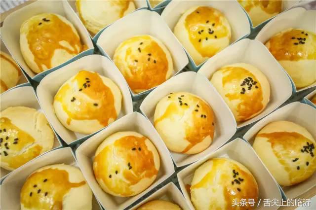 上海排队7小时吃到的网红面包,吃肉松小贝的网红