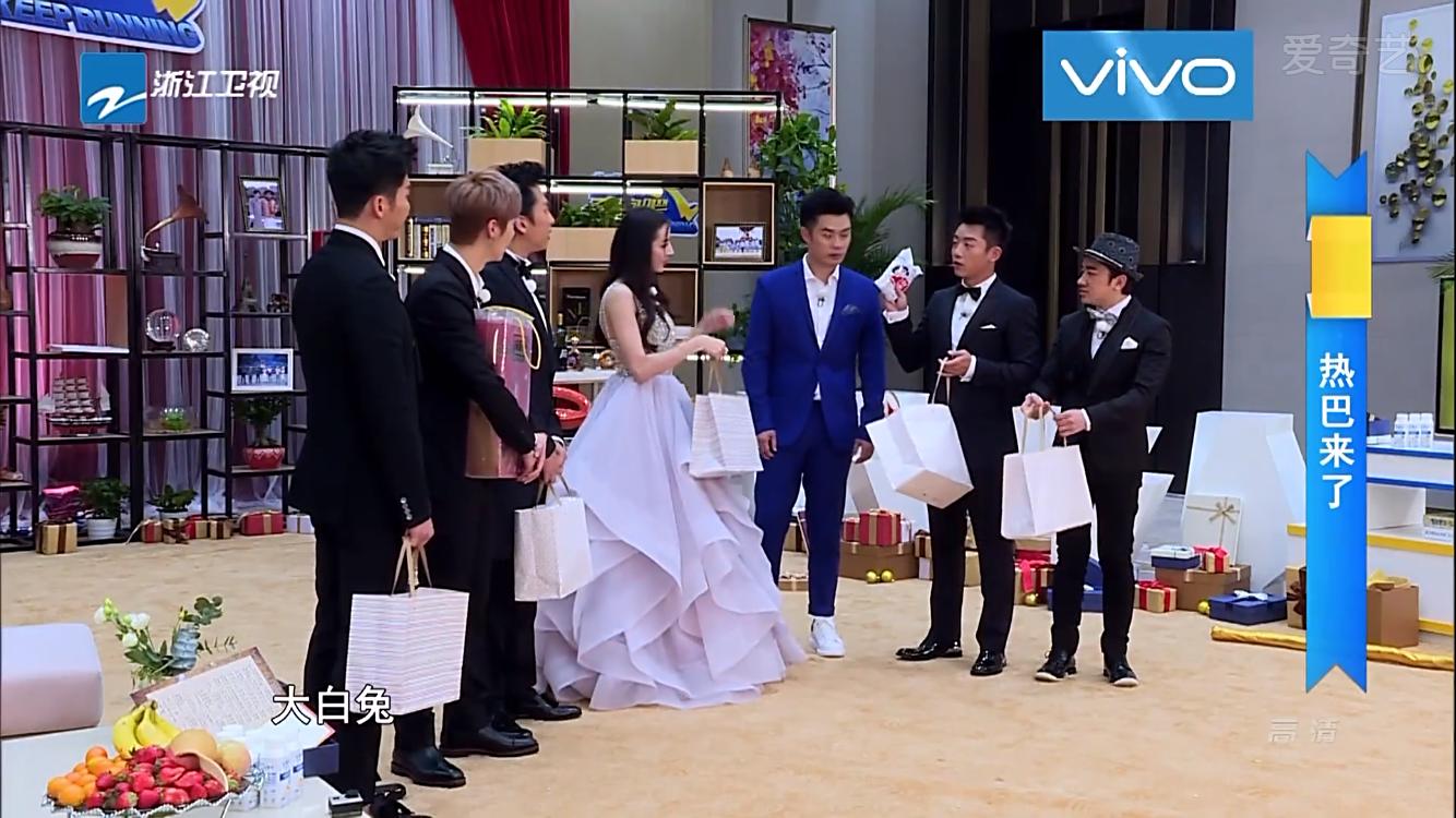 奔跑吧迪丽热巴陈赫吃海鲜第几期,奔跑吧热巴给兄弟团成员送礼物