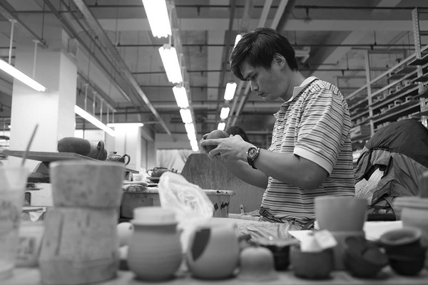 头号陶贩:从地摊卖烟灰缸到台湾80%的茶人茶馆都用他做的茶器