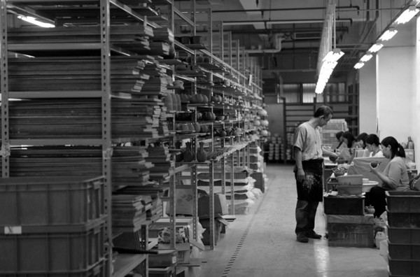 头号陶贩:从地摊卖烟灰缸到台湾80%的茶人茶馆都用他做的茶器