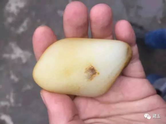 羊脂玉有水线就是籽料吗,真正羊脂玉籽料原石照片