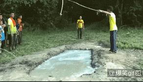 女生生西瓜,妹子吃冰镇西瓜拉肚子