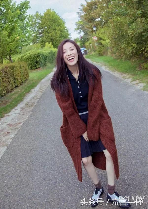 开春针织开衫外套搭配什么内搭,新款时尚牛仔外套风衣