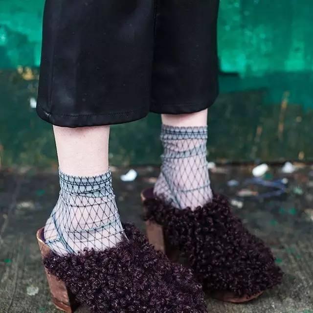 有款很贵却很丑的拖鞋,一双几十块的拖鞋值得买吗