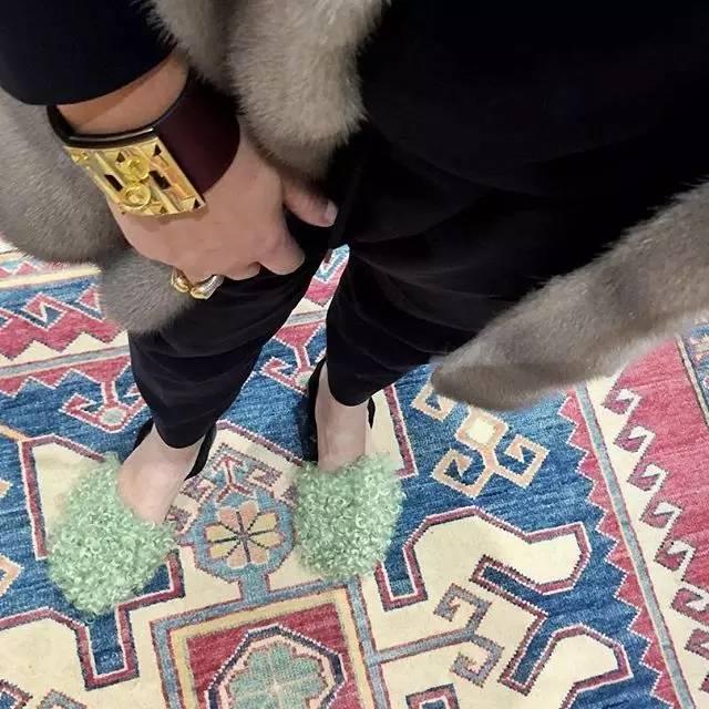 有款很贵却很丑的拖鞋,一双几十块的拖鞋值得买吗