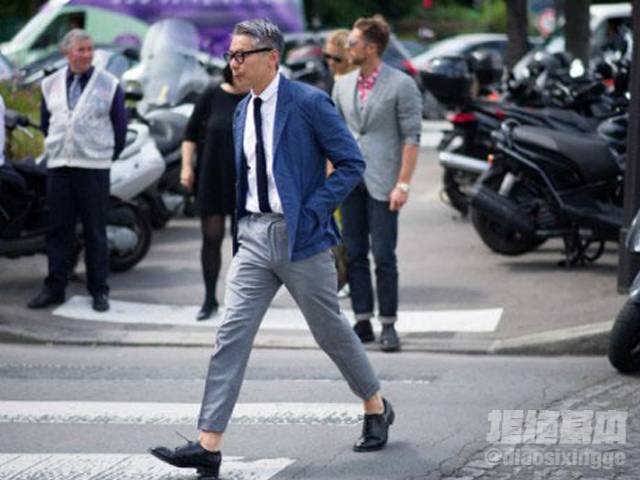 最爱穿西服的王经理，为什么会被白老板带去泰国旅游呢？