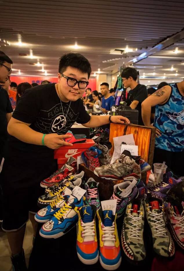 都说了没有Supreme×Yeezy这回事,你们为什么还要买