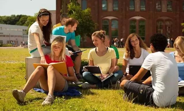 出国就像去另一个城市,出国留学就像把你放在一个荒岛上