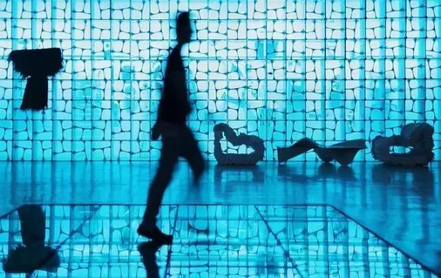 出国就像去另一个城市,出国留学就像把你放在一个荒岛上