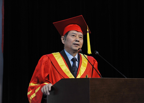 离别母校四十年对现任校长的感言,大学校长毕业典礼致辞经典语录