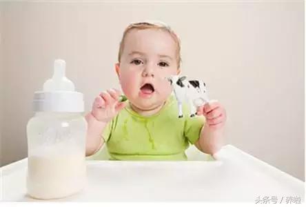 宝宝拉黄色稀水样泡沫便便怎么办,宝宝便便稀水样伴有肚子痛