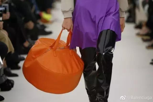 巴黎世家最好看的一款包,巴黎世家丑出天际的东西