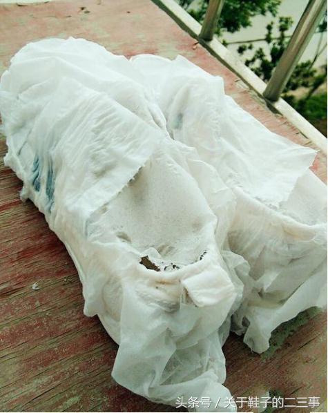 小白鞋清洁必备知识有哪些,小白鞋怎样穿不爱脏小妙招