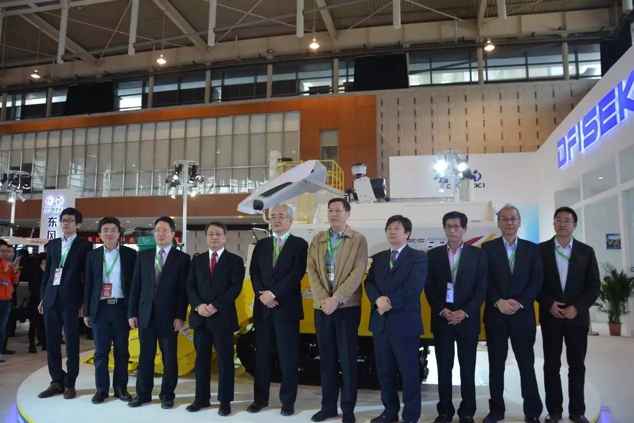 东风井关翼农ENC888全喂入收割机耀目上市