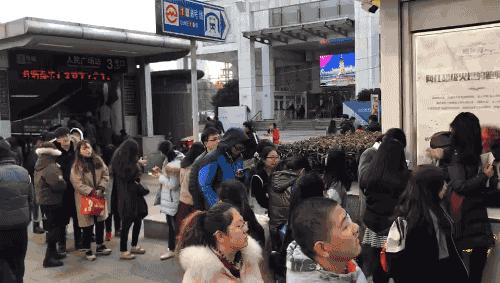 上海排队7小时吃到的网红面包,吃肉松小贝的网红