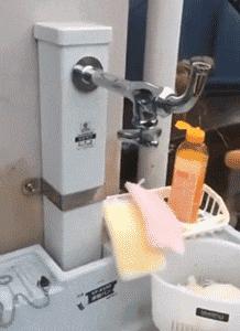 女生生西瓜,妹子吃冰镇西瓜拉肚子