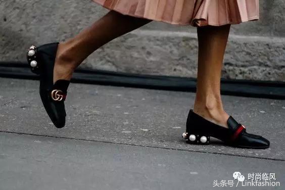 一双鞋,火过大牌包