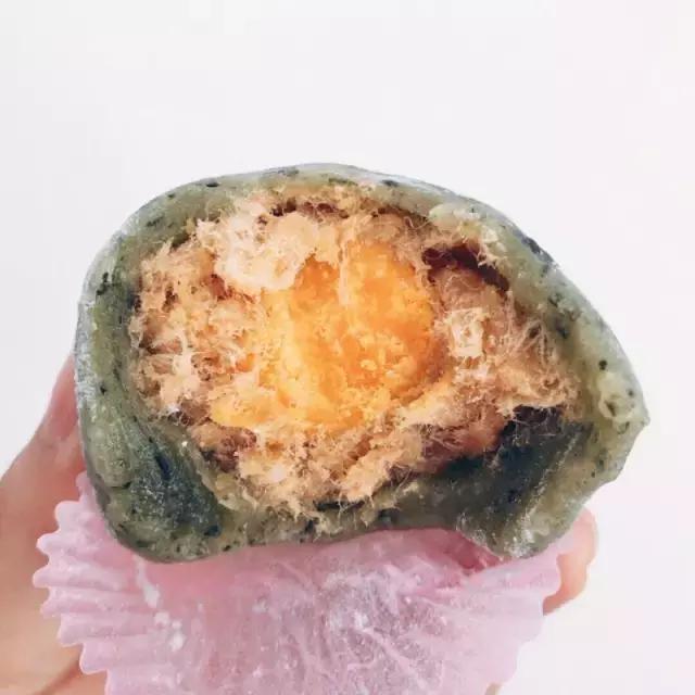 清明必来一口软软糯糯的青团,清明节肉松蛋黄青团