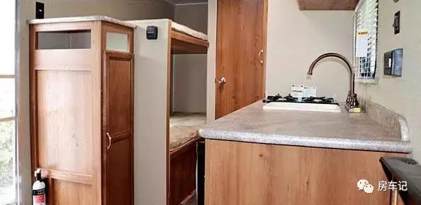 托展式b型房车,双轴进口豪华拖挂式房车