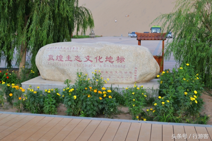 到敦煌去看月牙泉,敦煌沙洲夜市去莫高窟