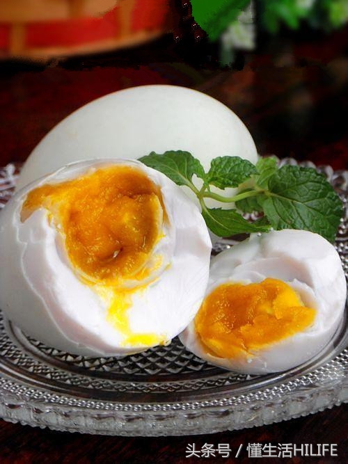 咸鸭蛋怎么剥最简单,怎么挑咸鸭蛋方法图解大全