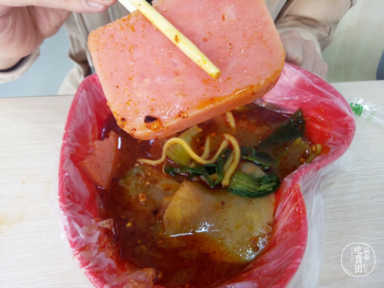 美女编辑拼死吃遍全城麻辣烫,终于选出6家最好吃的!