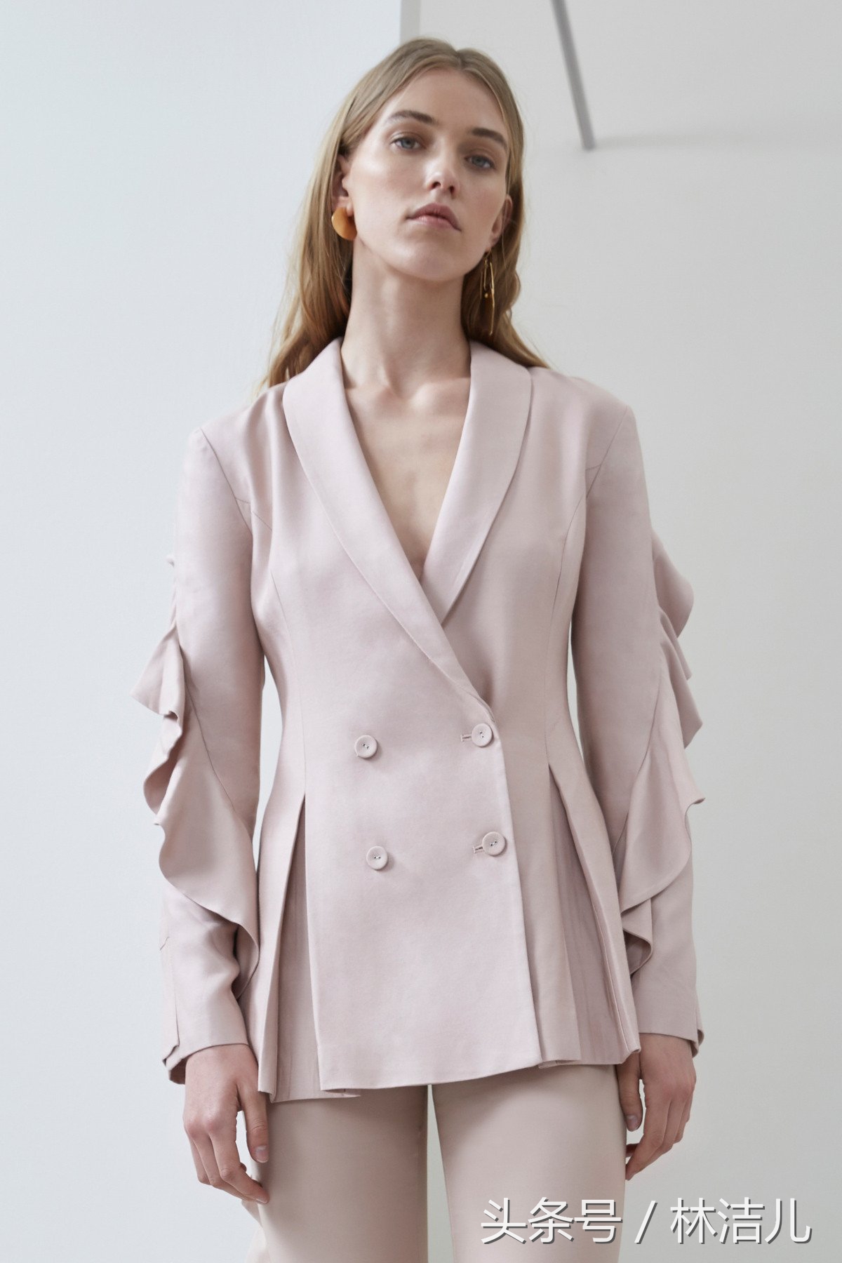 你还在穿HM、ZARA？这5个小众高街品牌平价时髦太多了！