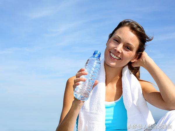 早上千万不要吃冰西瓜,千万不要早上空腹喝水