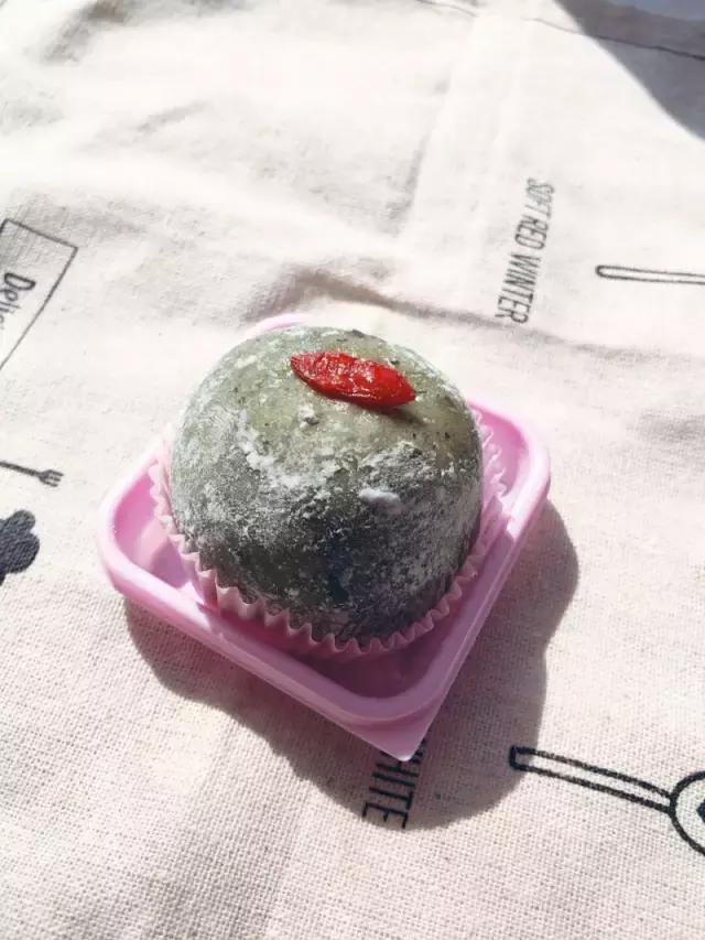 清明必来一口软软糯糯的青团,清明节肉松蛋黄青团