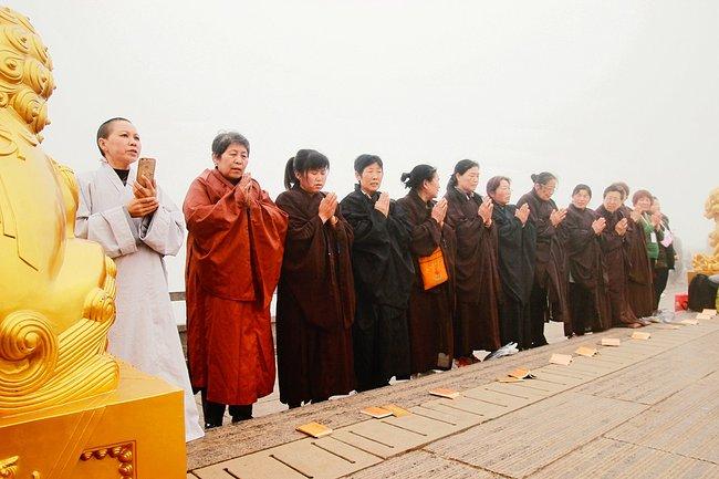 峨眉山一日观金顶日出吃住行攻略,峨眉山吃住行全攻略