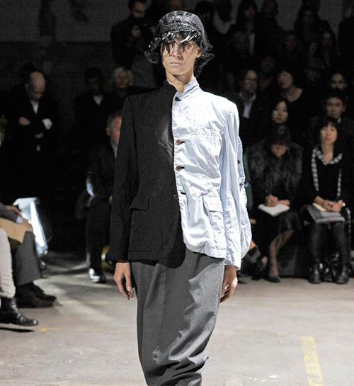 穿上CommedesGarçons这样就没有男生来搭讪了