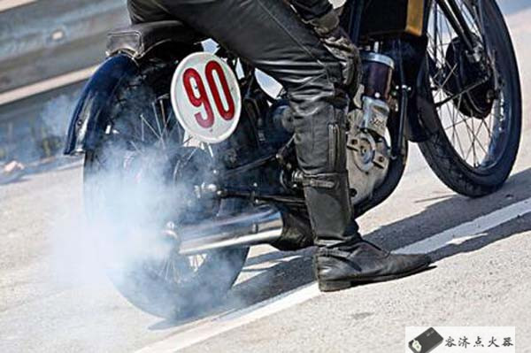 骑摩托十大注意事项,骑摩托听音乐的危害