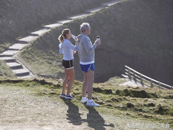 早上千万不要吃冰西瓜,千万不要早上空腹喝水