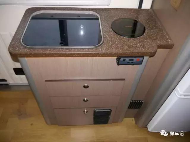 小空间大行程,大通原厂2018款b型房车体验