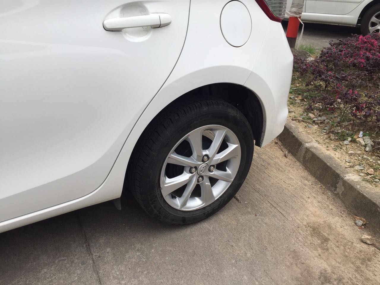 老雅力士改轮毂,丰田雅力士更换轮毂盖