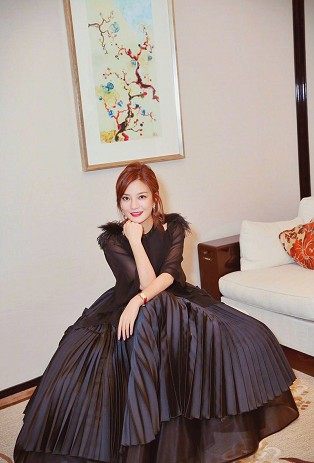 百花奖周冬雨章子怡,章子怡周冬雨金像奖视频