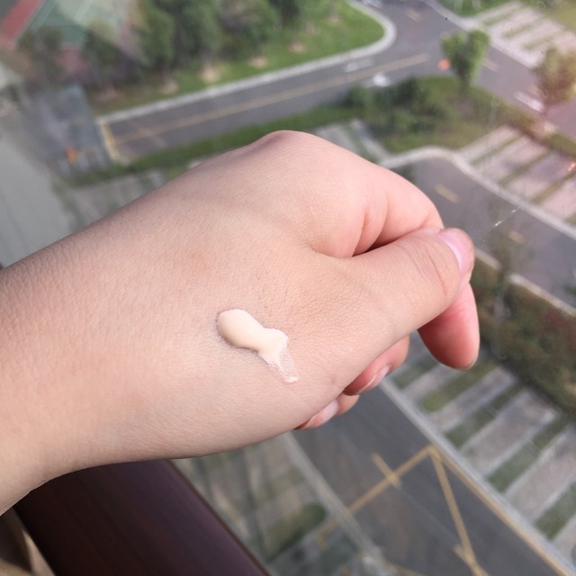 不会化妆有什么好的隔离霜,只需隔离霜化素颜妆