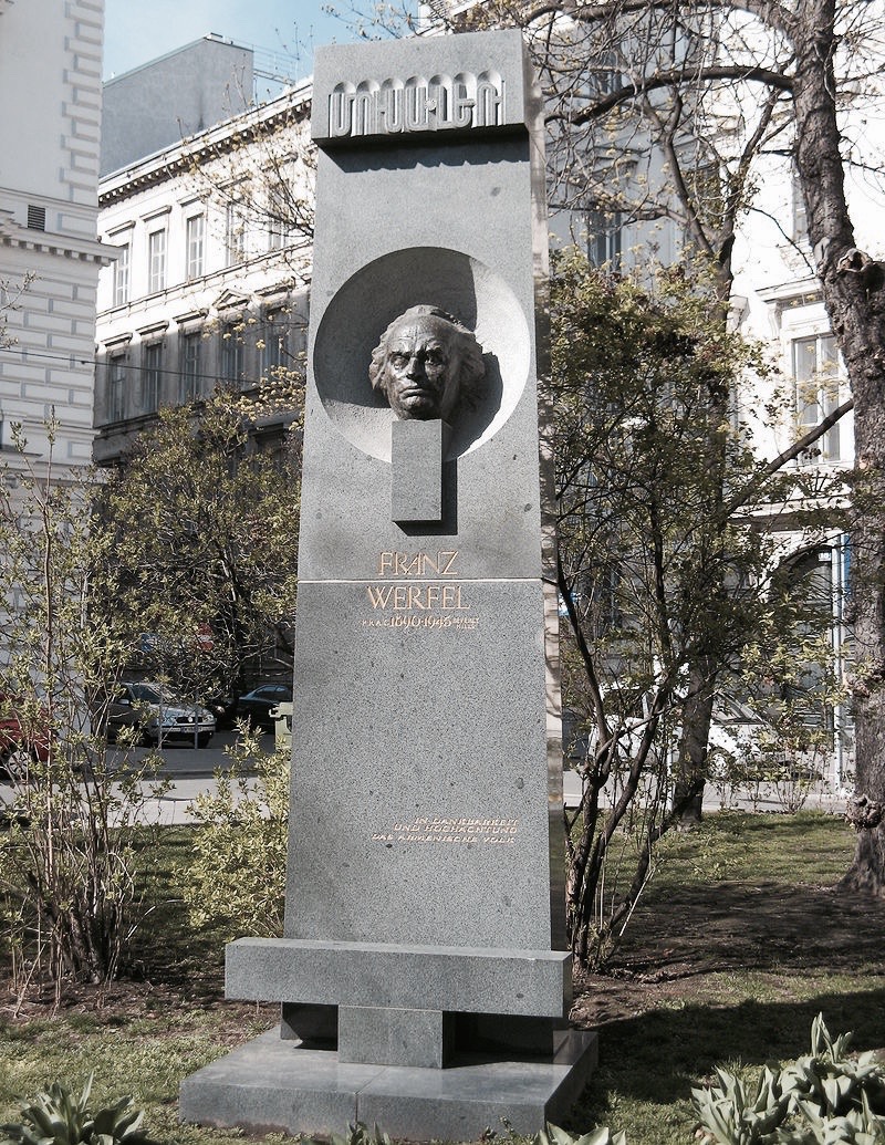 阿尔玛：我用钢爪逐步建造我偷来的窝