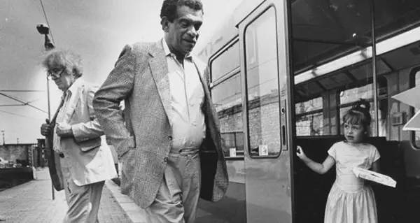 清华思客｜沃尔科特：幸运的旅行者？不幸的*亡流**人