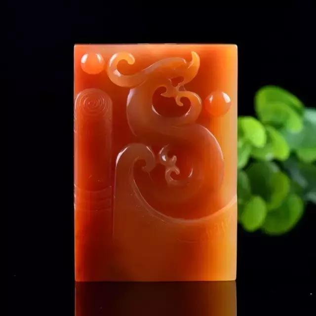 貔貅黄龙玉沙金佩戴有讲究,黄龙玉的貔貅戴着脖子上怎么戴