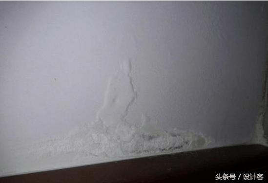 墙面总返潮抹水泥行吗,墙面经常返潮墙皮脱落