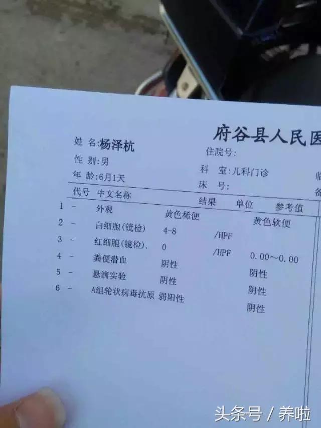 宝宝拉黄色稀水样泡沫便便怎么办,宝宝便便稀水样伴有肚子痛